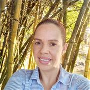 Profesora de historia , da clese a sus alumnos sobre los temas de historia presencial o tambien virtual con buena capacidad y fluidez verbal